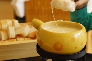 Quel Vin Servir Sur Une Fondue Savoyarde Envie Vin Blog